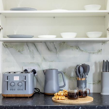 Rnm - Upgraded Business Stay For Travelling Contractors, All Amenities, Private Access Entire Place, Kitchen & Washroom, Smart Tv, Easy Access, Parking Nearby Cradley Heath Екстериор снимка