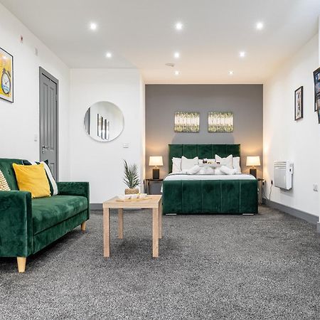 Rnm - Upgraded Business Stay For Travelling Contractors, All Amenities, Private Access Entire Place, Kitchen & Washroom, Smart Tv, Easy Access, Parking Nearby Cradley Heath Екстериор снимка