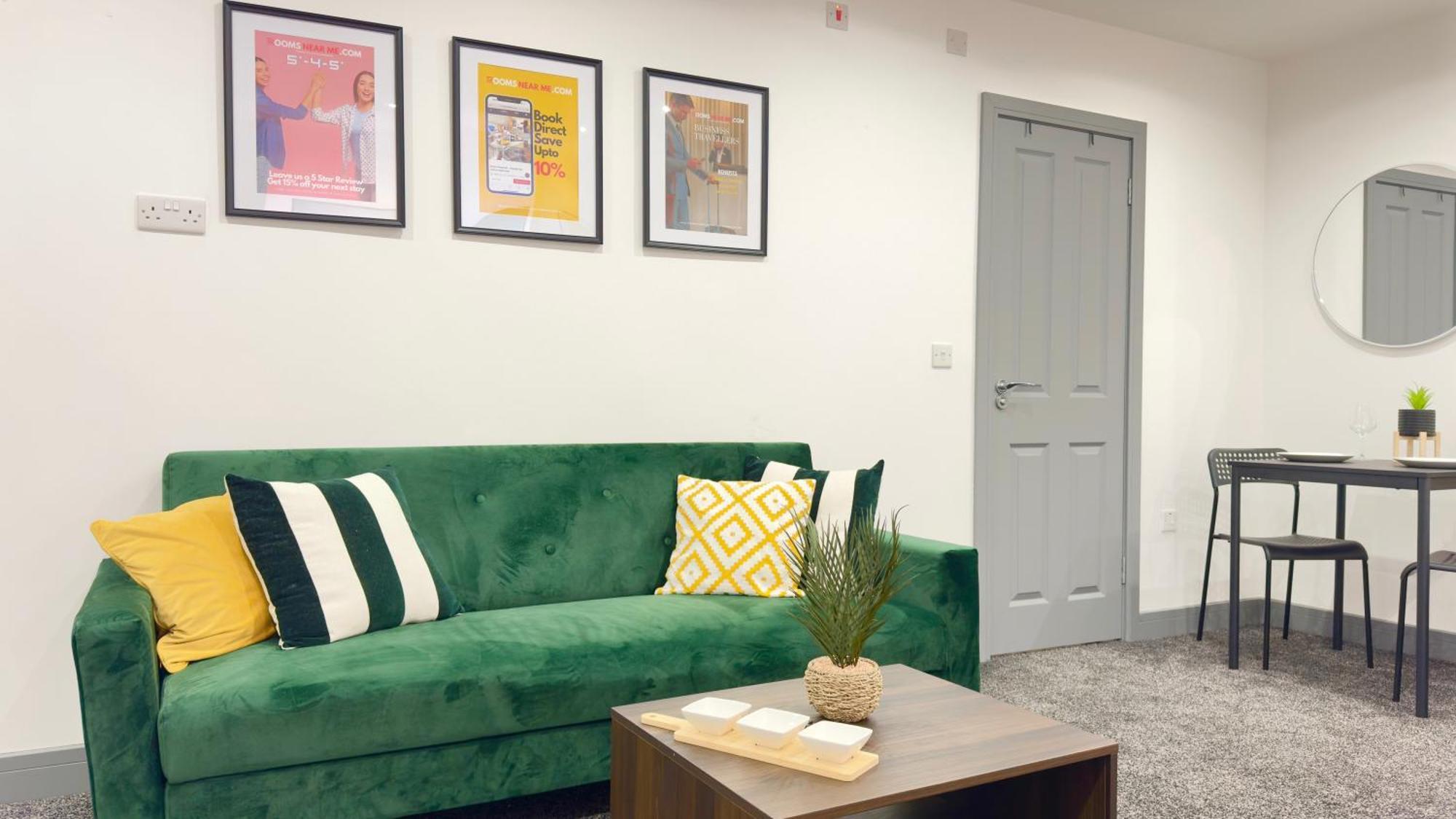 Rnm - Upgraded Business Stay For Travelling Contractors, All Amenities, Private Access Entire Place, Kitchen & Washroom, Smart Tv, Easy Access, Parking Nearby Cradley Heath Екстериор снимка