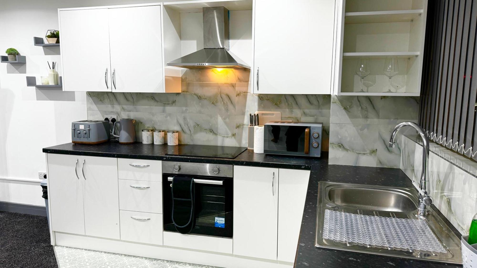 Rnm - Upgraded Business Stay For Travelling Contractors, All Amenities, Private Access Entire Place, Kitchen & Washroom, Smart Tv, Easy Access, Parking Nearby Cradley Heath Екстериор снимка