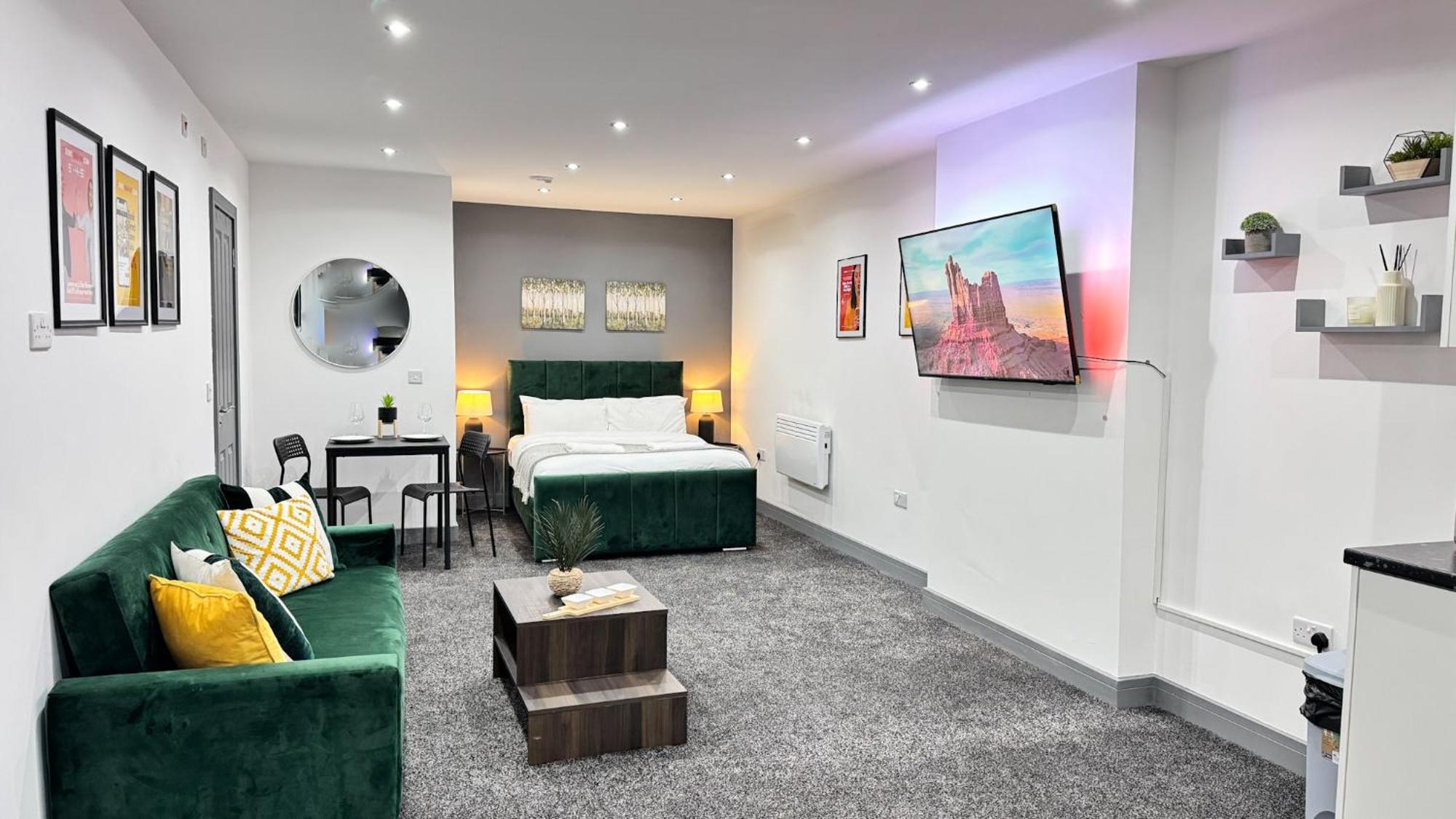 Rnm - Upgraded Business Stay For Travelling Contractors, All Amenities, Private Access Entire Place, Kitchen & Washroom, Smart Tv, Easy Access, Parking Nearby Cradley Heath Екстериор снимка