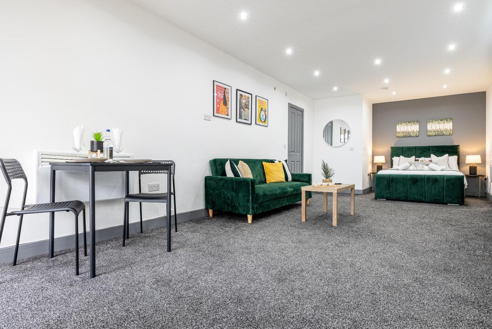 Rnm - Upgraded Business Stay For Travelling Contractors, All Amenities, Private Access Entire Place, Kitchen & Washroom, Smart Tv, Easy Access, Parking Nearby Cradley Heath Екстериор снимка