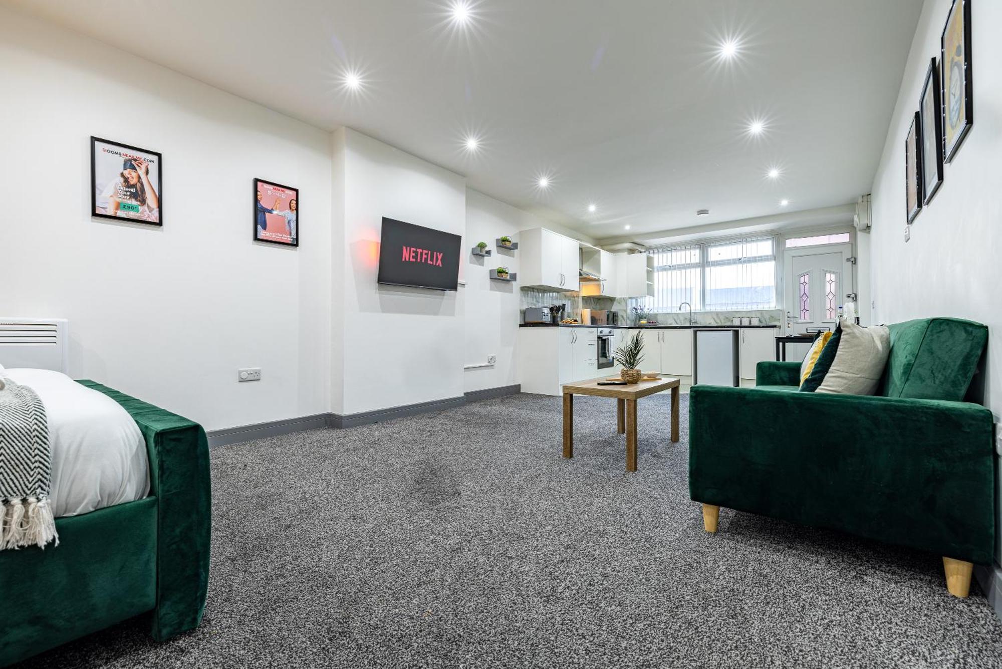 Rnm - Upgraded Business Stay For Travelling Contractors, All Amenities, Private Access Entire Place, Kitchen & Washroom, Smart Tv, Easy Access, Parking Nearby Cradley Heath Екстериор снимка