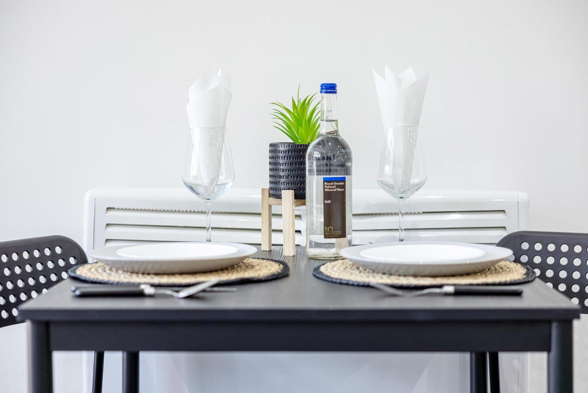 Rnm - Upgraded Business Stay For Travelling Contractors, All Amenities, Private Access Entire Place, Kitchen & Washroom, Smart Tv, Easy Access, Parking Nearby Cradley Heath Екстериор снимка
