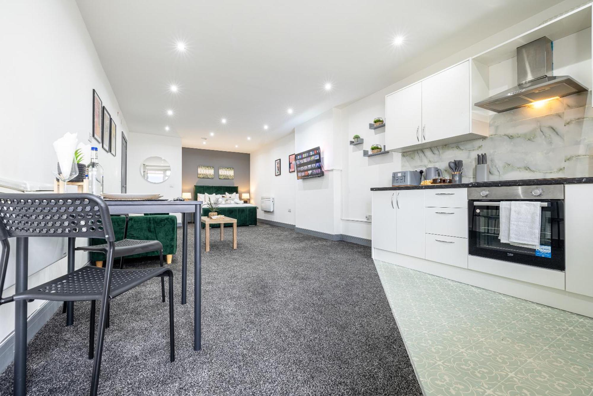 Rnm - Upgraded Business Stay For Travelling Contractors, All Amenities, Private Access Entire Place, Kitchen & Washroom, Smart Tv, Easy Access, Parking Nearby Cradley Heath Екстериор снимка