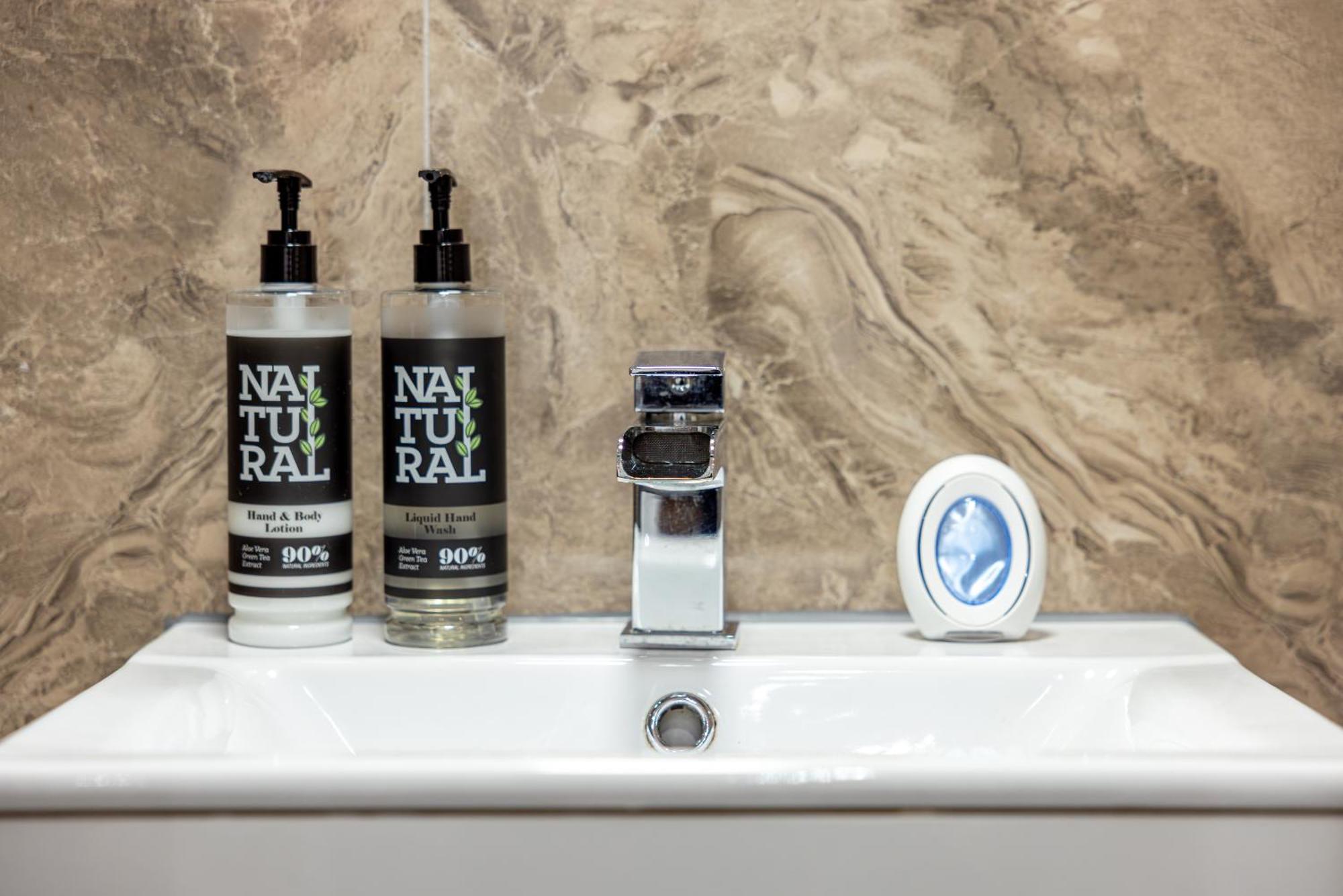 Rnm - Upgraded Business Stay For Travelling Contractors, All Amenities, Private Access Entire Place, Kitchen & Washroom, Smart Tv, Easy Access, Parking Nearby Cradley Heath Екстериор снимка