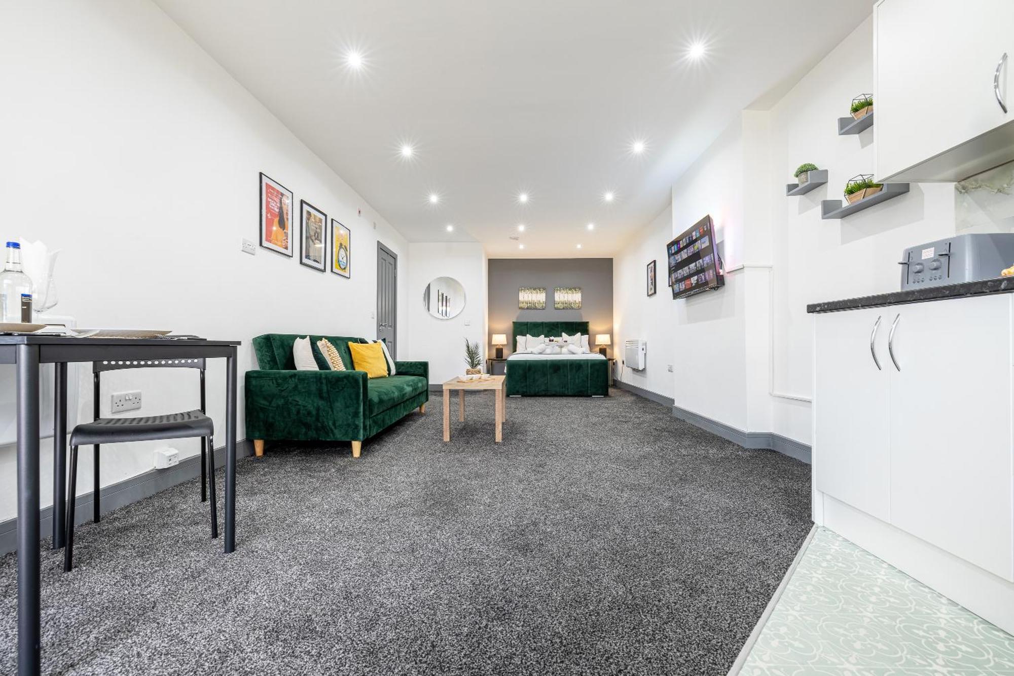 Rnm - Upgraded Business Stay For Travelling Contractors, All Amenities, Private Access Entire Place, Kitchen & Washroom, Smart Tv, Easy Access, Parking Nearby Cradley Heath Екстериор снимка
