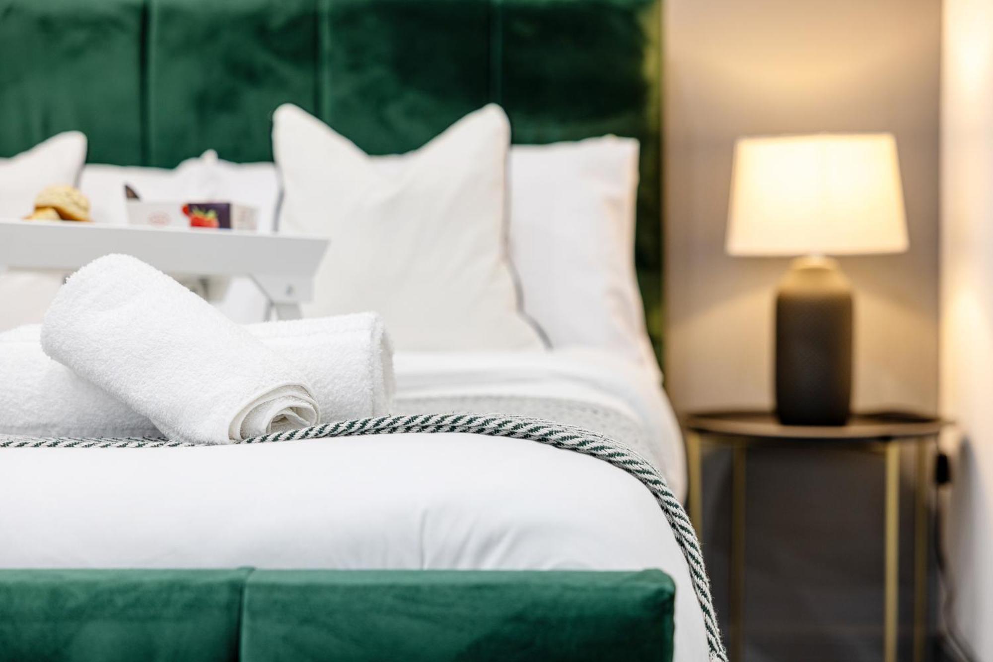 Rnm - Upgraded Business Stay For Travelling Contractors, All Amenities, Private Access Entire Place, Kitchen & Washroom, Smart Tv, Easy Access, Parking Nearby Cradley Heath Екстериор снимка