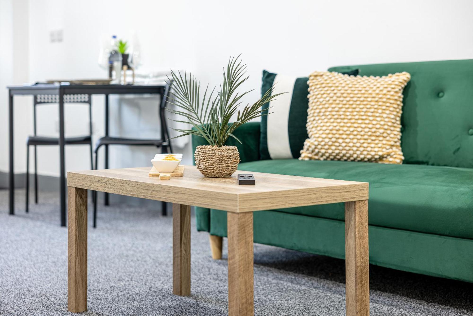 Rnm - Upgraded Business Stay For Travelling Contractors, All Amenities, Private Access Entire Place, Kitchen & Washroom, Smart Tv, Easy Access, Parking Nearby Cradley Heath Екстериор снимка